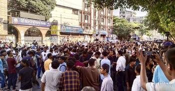 শেখ হাসিনার মৃত্যুদণ্ডের রায়ে ৩২ নম্বরে ছাত্রজনতার উল্লাস