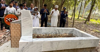 জুলাই অভ্যুত্থানে শহীদ শুভর কবর জিয়ারত করলেন উপদেষ্টা আদিলুর
