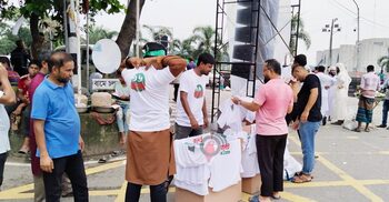 নামমাত্র মূল্যে ‘গ্রাফিতি টি-শার্ট’ দিচ্ছেন ইউসুফ-আমিনুল