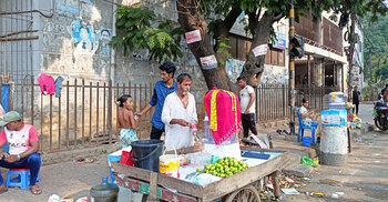 পেশা পরিবর্তন করে শরবত বিক্রিতে ঝুঁকছেন অনেকে