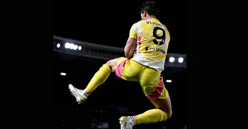 Vlahovic double helps Juventus to 3-0 win at Verona