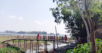 ‘আর পানিতে ভিজে স্কুলে যেতে হবে না’