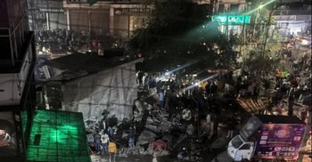 ভারতে তিনতলা ভবনধস, বহু মানুষ আটকা পড়ার শঙ্কা