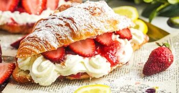 ভিনদেশি ক্রোসেন্টের স্বাদে জমুক ঘরোয়া আয়োজন