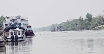 বরগুনায় তিনদিনেও উদ্ধার হয়নি সিমেন্টবোঝাই কার্গো