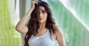 সুখবর দিলেন কারিশমা