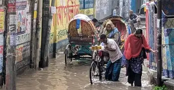 বৃষ্টির পানি জমে কাজীপাড়ায় চলাচলে দুর্ভোগ