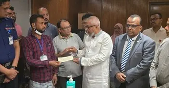 কেরানীগঞ্জে অগ্নিকাণ্ডে আহতদের সরকারের অর্থ সহায়তা