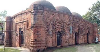 তিন যুগেও সংস্কার হয়নি সাড়ে চারশ বছরের খেরুয়া মসজিদ