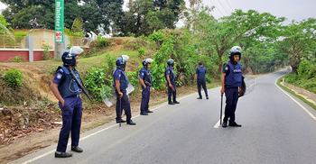 খাগড়াছড়ির পাঁচ উপজেলায় সড়ক অবরোধ, সতর্ক পুলিশ