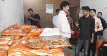 মাগুরায় মেয়াদোত্তীর্ণ ১২০ বস্তা খেজুর জব্দ