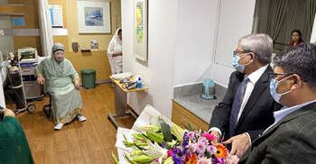 খালেদা জিয়াকে ফুলের তোড়া পাঠালেন ভুটানের প্রধানমন্ত্রী