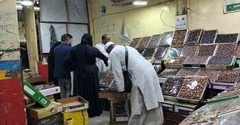 রমজান সামনে রেখে জমজমাট বাদামতলীর খেজুর বাজার