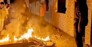 পতাকা উত্তোলনের পর আওয়ামী লীগের কার্যালয়ে ভাঙচুর-আগুন