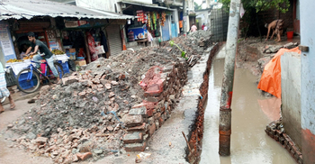 তিন সংস্থার উন্নয়ন কর্মকাণ্ডে নাজেহাল খুলনা নগরবাসী