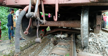 Derailment snaps Khulna's rail link with other parts of country