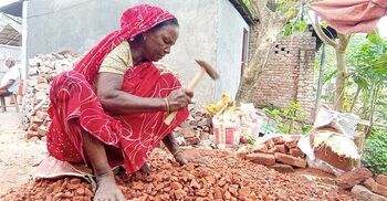 কাম করে ভাত খাই, দিবস দিয়ে কী করমো