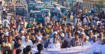 প্রধান শিক্ষকের ওপর হামলার প্রতিবাদে সড়ক অবরোধ