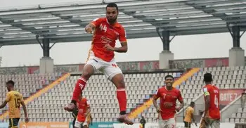 ব্রাদার্সকে হারিয়ে ফাইনালে কিংস