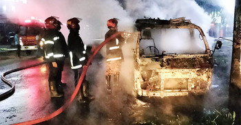 সিভিল সার্জন কার্যালয়ের সামনে অ্যাম্বুলেন্সে দুর্বৃত্তদের আগুন