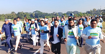 সম্প্রীতির বার্তা নিয়ে দৌড়ালেন এমপি প্রার্থীরা