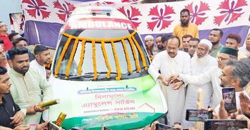 উপজেলা স্বাস্থ্য কমপ্লেক্সে অ্যাম্বুলেন্স উপহার দিলেন ব্যবসায়ী