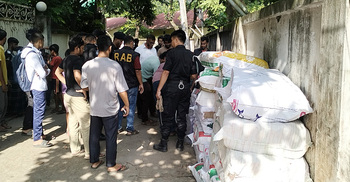 মাইক্রোবাসে মিললো ২৫ বস্তা ভারতীয় চকলেট, আটক ৩