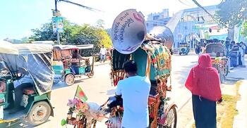 নিখোঁজ কুকুরের খোঁজে শহরজুড়ে মাইকিং