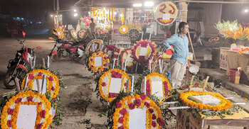 রমজানে কমেছে একুশের ফুলের বেচাকেনা