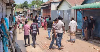 বাড়ির ভেতর দিয়ে যাওয়া নিয়ে দু’পক্ষের দফায় দফায় সংঘর্ষ, আহত ৩০