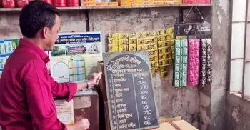 ভৈরবে ইউএনওকে দেখে মূল্য তালিকা টাঙালো দোকানিরা