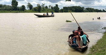 মাদরাসায় যাওয়ার পথে নৌকা ডুবে নিখোঁজ ৩ শিক্ষার্থী