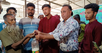 রমজানে ১০ টাকা লিটারে দুধ বিক্রি শুরু করলেন এরশাদ