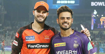 টস জিতে ব্যাটিংয়ে কলকাতা