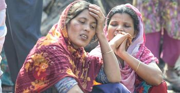 দ্রুত খাবার ও গরম কাপড় চান আগুনে ক্ষতিগ্রস্তরা