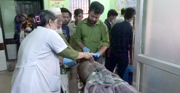 ওভারটেক করতে গিয়ে পিকআপ খাদে, আহত ১৩