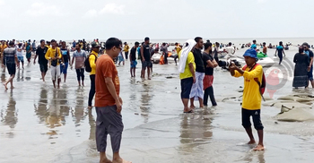 পর্যটকের উল্লাসে মুখর কুয়াকাটা