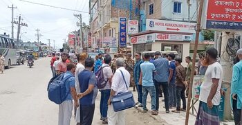 আটকা পড়া দেড় শতাধিক পর্যটক কুয়াকাটা ছেড়েছেন