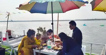 ব্রহ্মপুত্র নদে হাওরের প্রমোদতরি ‘মাস্তুল’