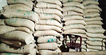 কুড়িগ্রামে ব্যবসায়ীর গুদামে সরকারি চাল, মধ্যরাতে অভিযান