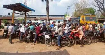 কুড়িগ্রামে আজও চালকদের দীর্ঘ লাইন, পাম্পে নেই তেল