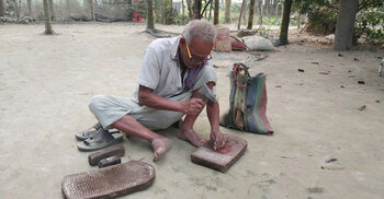 শিল-পাটার ধার‌ কে‌টে সংসার চলে সুশীলের