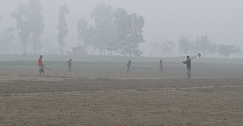 ঘন কুয়াশা-মৃদু শৈত্যপ্রবাহে স্থবির কুড়িগ্রামের জনজীবন