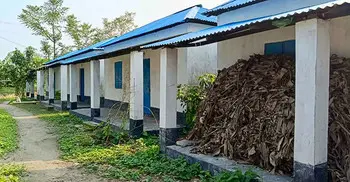 আশ্রয়নের ঘর এখন পরিত্যক্ত জনপদ