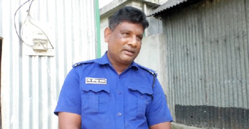 ছে‌লের থে‌কে ৩ বছ‌রের বড় বাবা, পেলেন চাকরিও