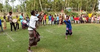 ঐতিহ্যবাহী লাঠি খেলা দেখতে মানুষের ভিড়