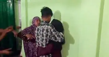 কেউ কাউকে ছাড়তে নারাজ, প্রেমিক যুগলের কান্নার ভিডিও ভাইরাল