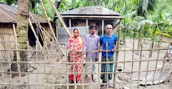 নিজ বাড়িতেই ২২ দিন ধরে অবরুদ্ধ রবিদাসের পরিবার