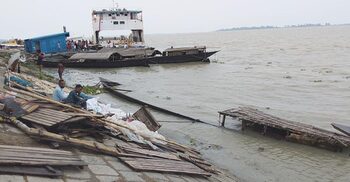 ব্রহ্মপুত্রে আকস্মিক ঝড়, ডুবে গেলো ২৫ নৌকা
