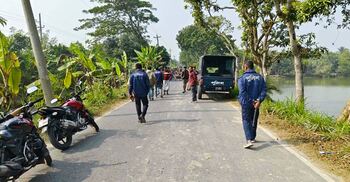 পুকুর দখল নিয়ে দু’পক্ষের দ্বন্দ্ব, মসজিদের মাইকে হামলার ঘোষণা